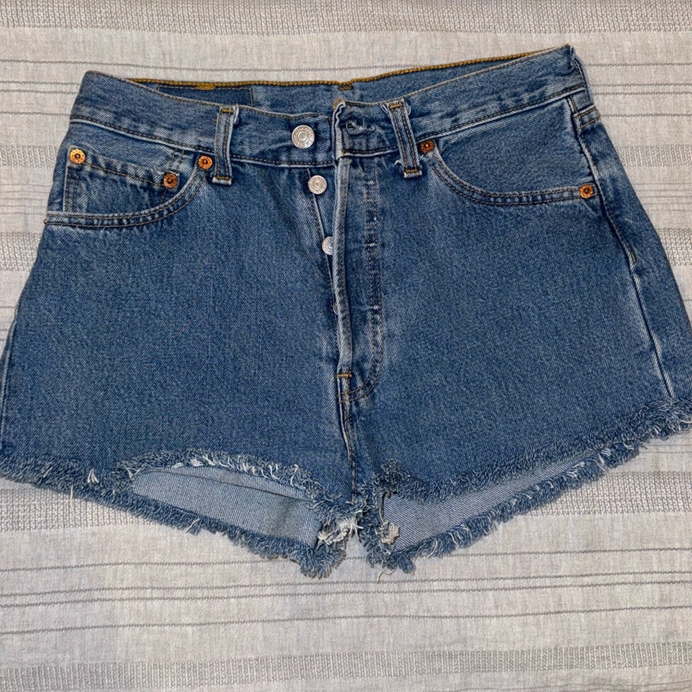 Levi’s shorts 501